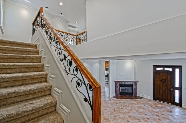 Building Photo - 15624 Sombra Ave