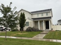 Building Photo - 582 W 850 S