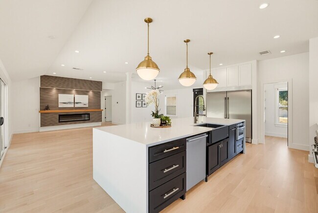Building Photo - Modern Preston Hollow-Area Home with Resort-Style Services