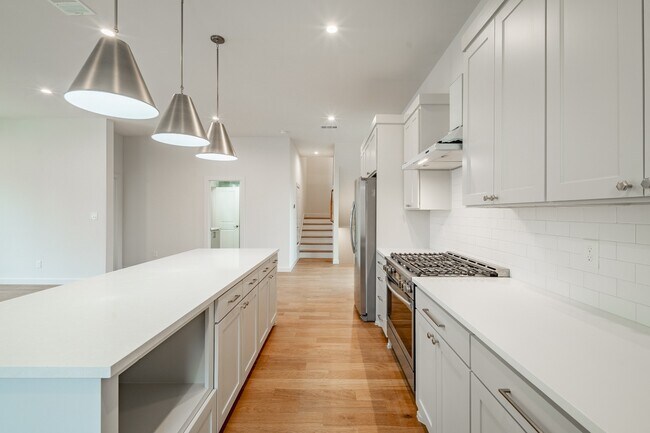 Building Photo - Perfect New Standalone 4 bed 4 bath Close to Greenville Ave & Henderson