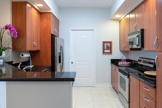 Building Photo - 801 S Olive Ave