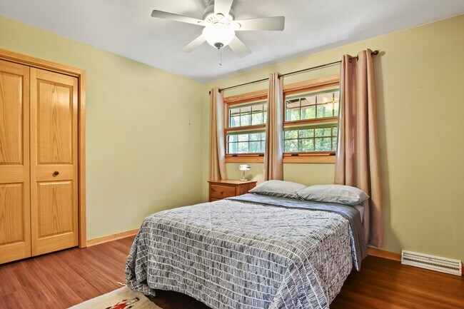 Building Photo - 1889 Paddock Pl