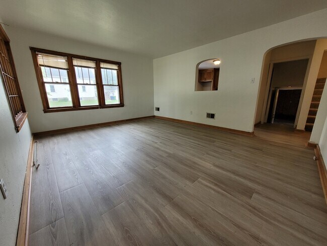 Building Photo - 1858 Deckner Ave