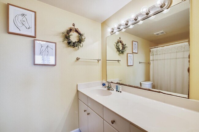 Building Photo - 104 Gulfside Ct