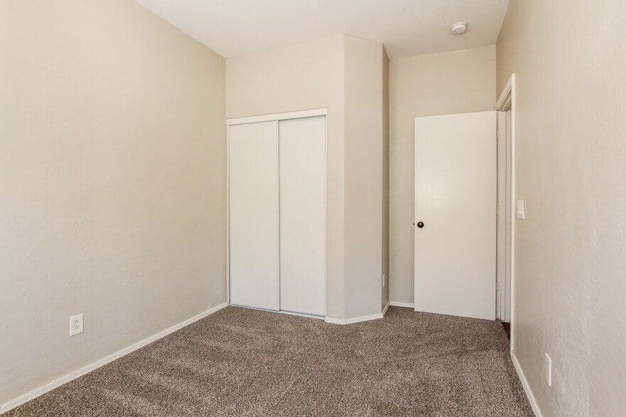 Building Photo - 12917 W Aster Dr