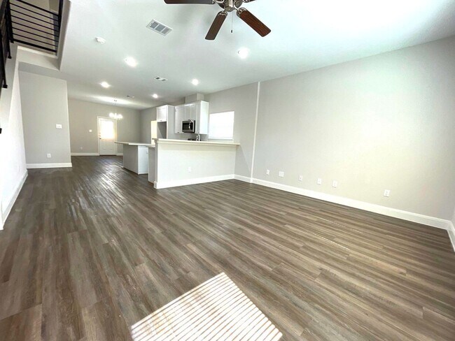 Building Photo - 5214 Mayle St