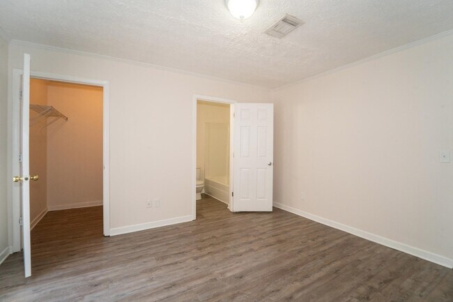 Building Photo - 37 Evergreen Ave