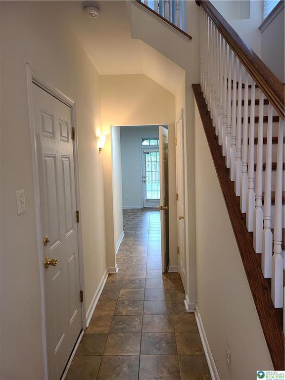Building Photo - 1600 Oakridge Ln