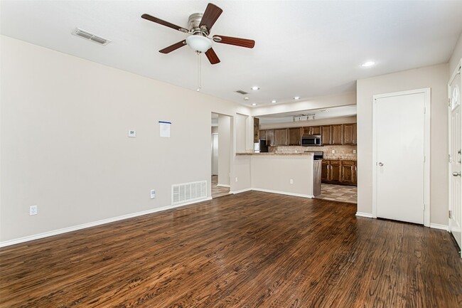 Building Photo - 10818 Sharondale Ln