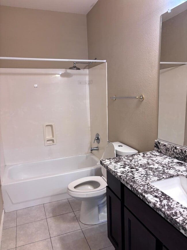 Building Photo - 2720 E Hulet Dr