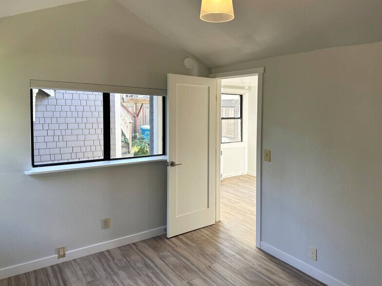 Building Photo - 848 3rd St