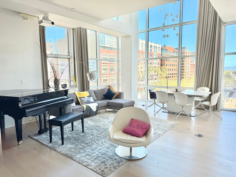 Building Photo - 207 King St