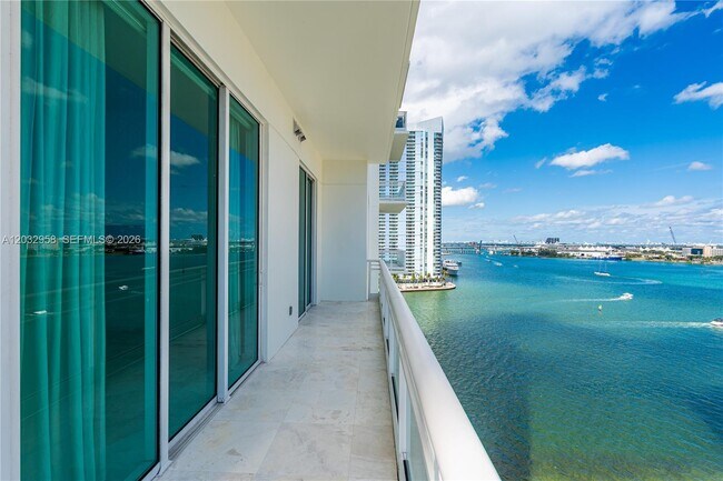 Building Photo - 900 Brickell Key Blvd