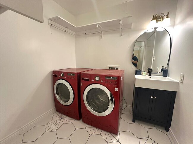 Building Photo - 5300 Suburban Dr