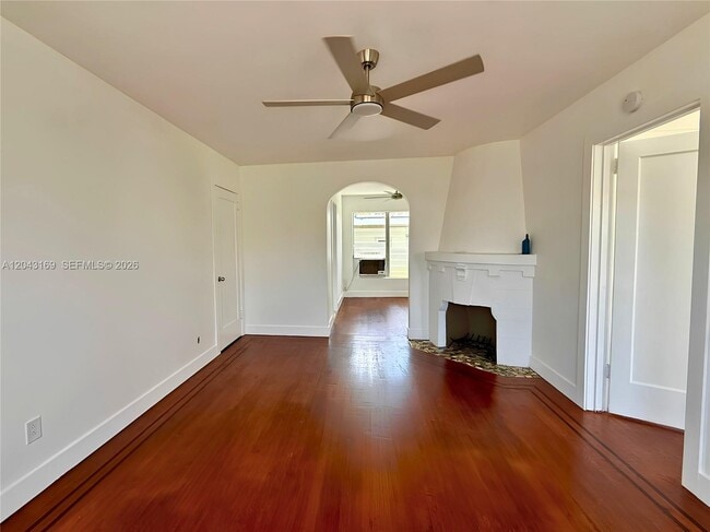 Building Photo - 641 10th St