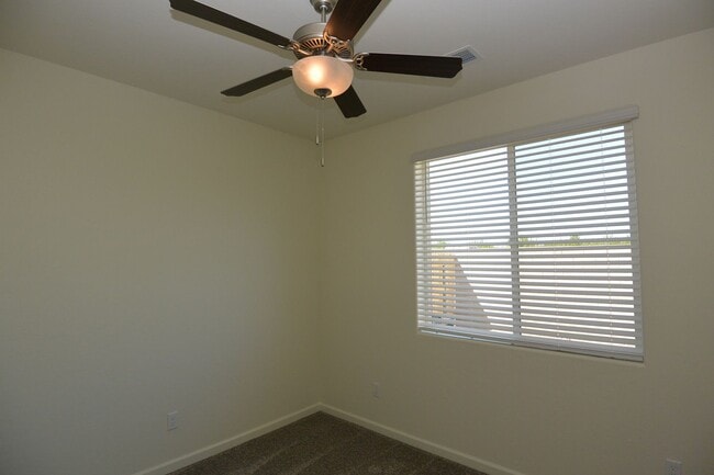 Building Photo - Newer northwest Visalia home in Ashton Park Gated Community