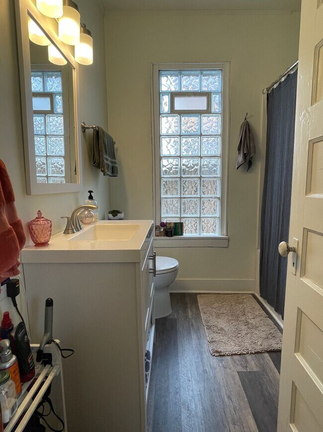 Building Photo - 2723 Taylor St NE