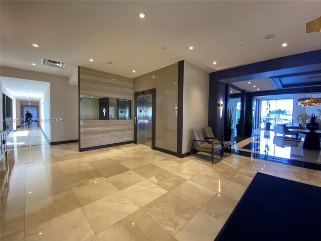 Building Photo - 20515 E Country Club Dr