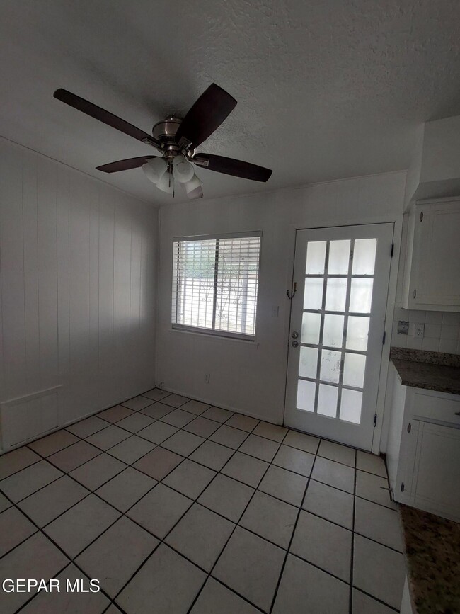 Building Photo - 2212 Cumbre Negra St