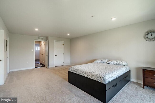 Building Photo - 74 Glory Maple Ln