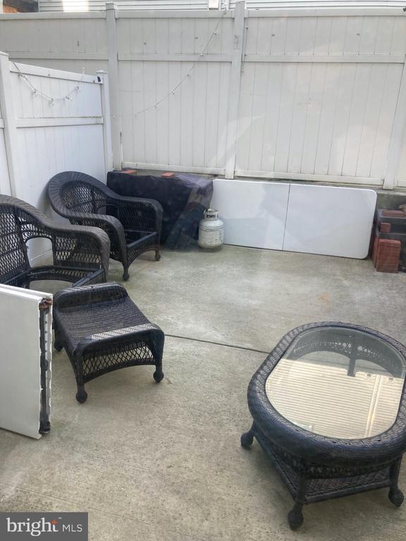 Building Photo - 1212 N Front St