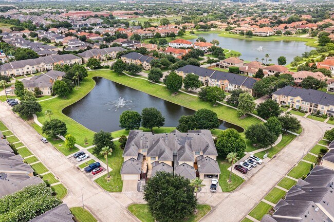 Building Photo - 2047 Palm Forest Ln