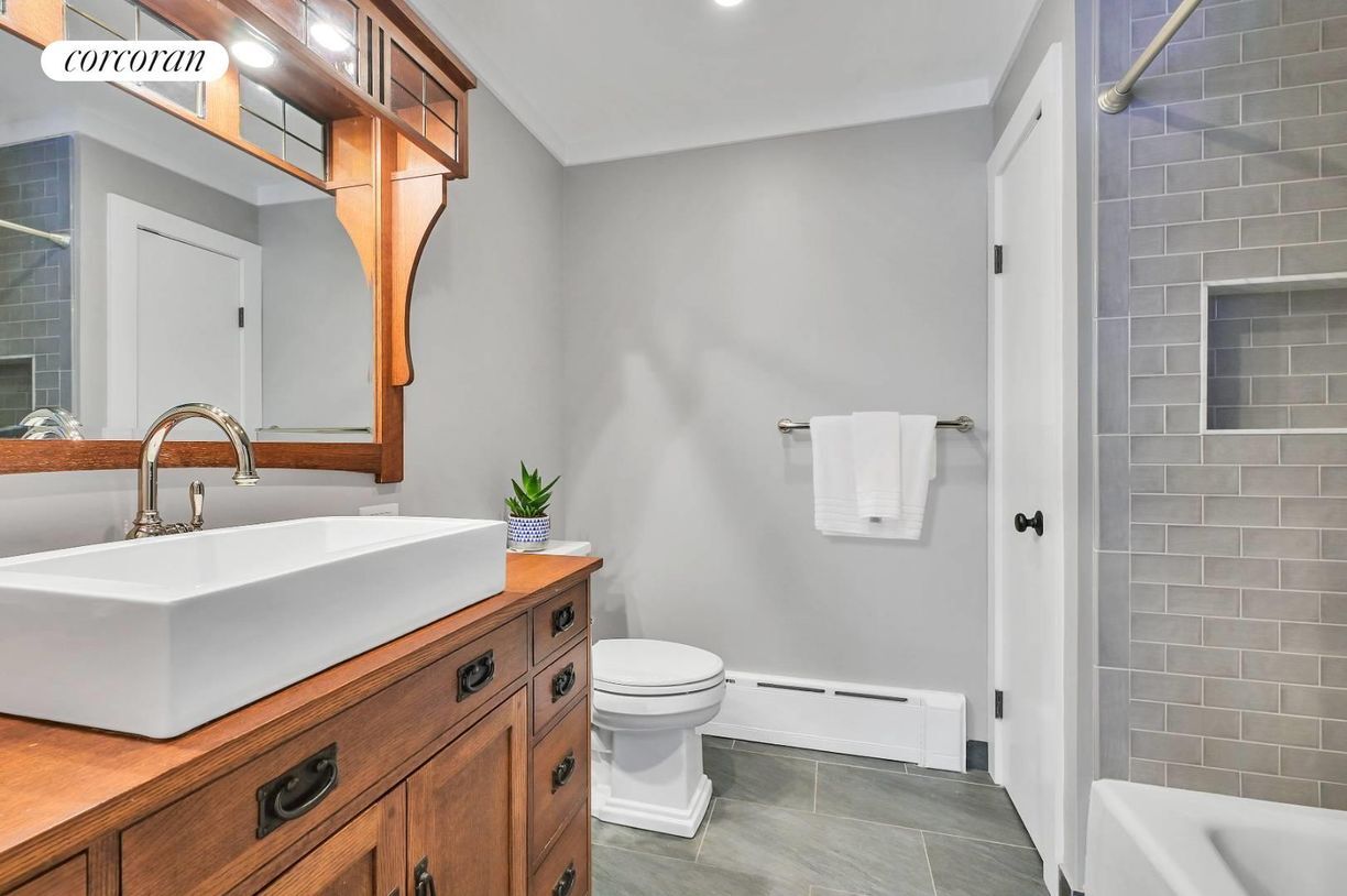 Building Photo - 94 Ridge Rd W