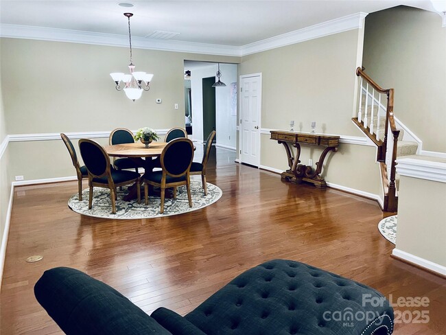 Building Photo - 9625 Sunset Grove Dr