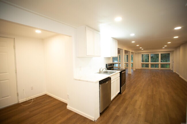 Building Photo - 13118 Old River Dr