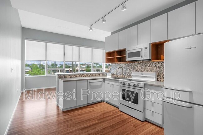Primary Photo - 4100 Lindell Blvd