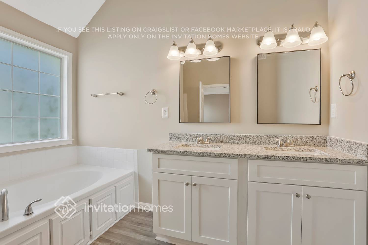 Building Photo - 300 Jasmine Dr