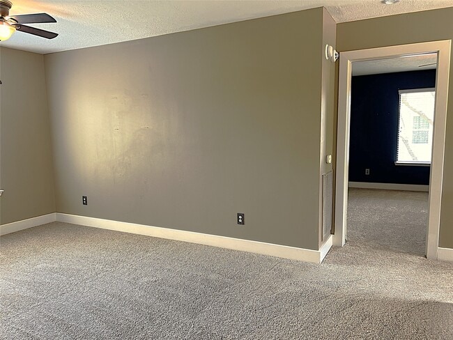 Building Photo - 6819 Kingwood Glen Dr