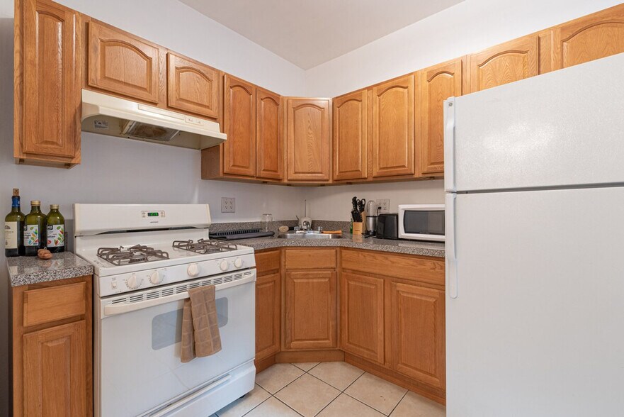 Building Photo - 136 E 57th St