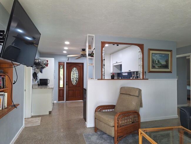 Building Photo - LOCATION LOCATION MAINLAND NEW SMYRNA BEACH!