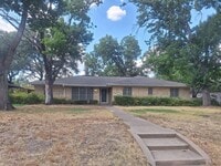 Building Photo - 906 Sharpshire Dr