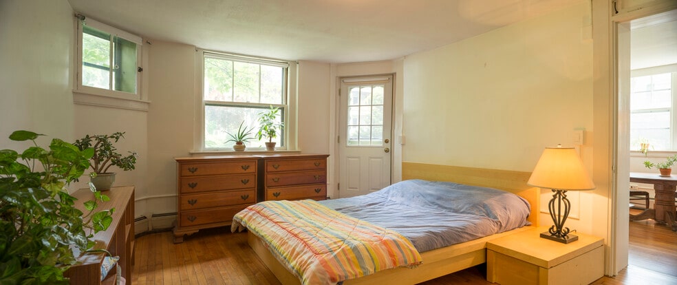 Bedroom - 40 Barrett Pl