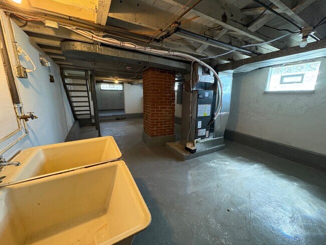 Building Photo - BEAUTIFULLY UPDATED 2 Bedroom / 1.5 Bath home in Penn Trafford School District