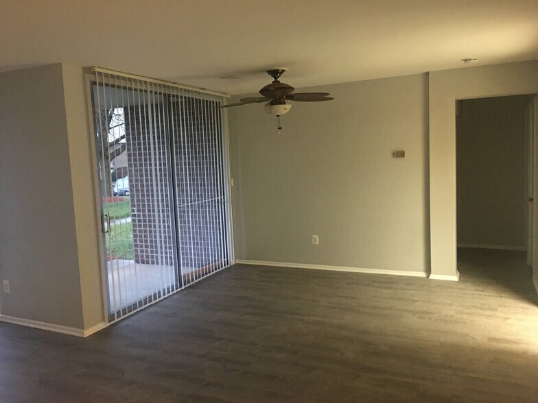 Building Photo - 10241 Prince Pl