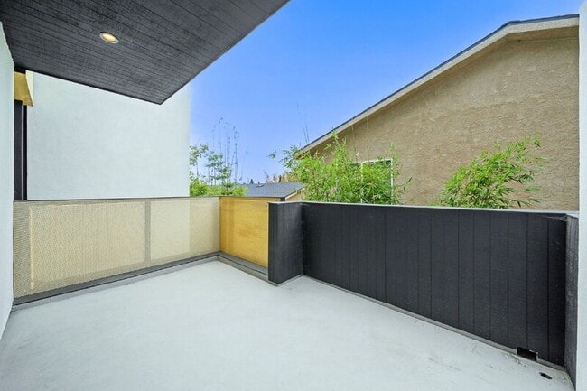 Building Photo - 2664 L St
