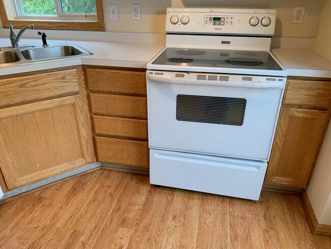 Building Photo - 6403 River Mill Dr