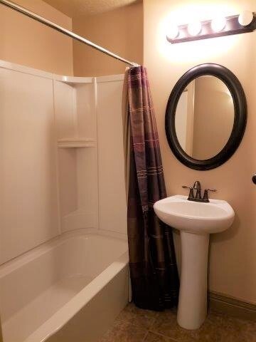 Building Photo - 2 Weeks Free on This Beautiful 4-Bed, 3-Bath Home for Rent in West Haven!