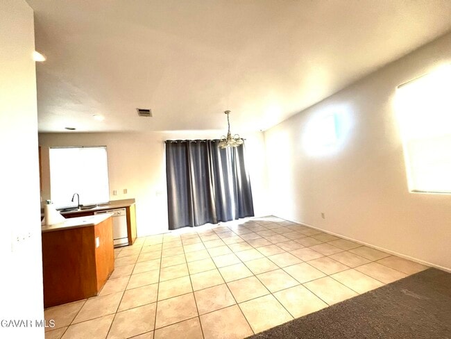 Building Photo - 2535 E Norberry St