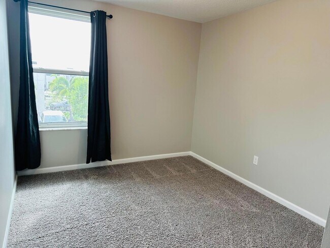 Building Photo - 3949 SE Mentmore Ln
