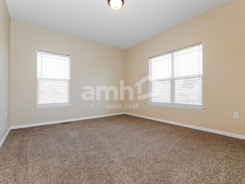 Building Photo - 2406 Fairfield Rd