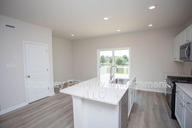 Building Photo - 234 Macoun Way