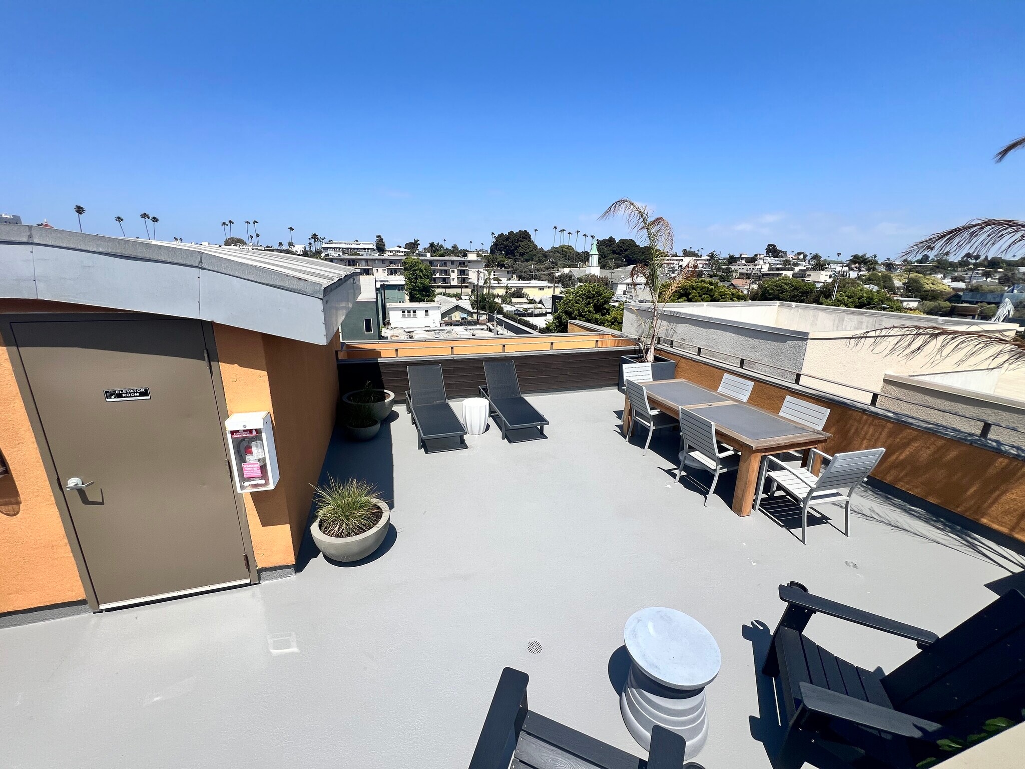 Building Photo - 2216 Main St