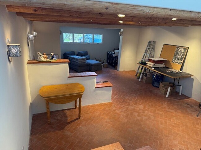 Building Photo - 15 Cielo Cumbre Rd