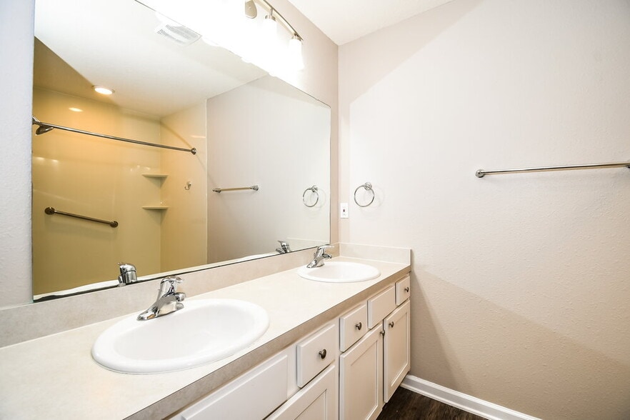 Building Photo - 3507 Twin Falls Dr