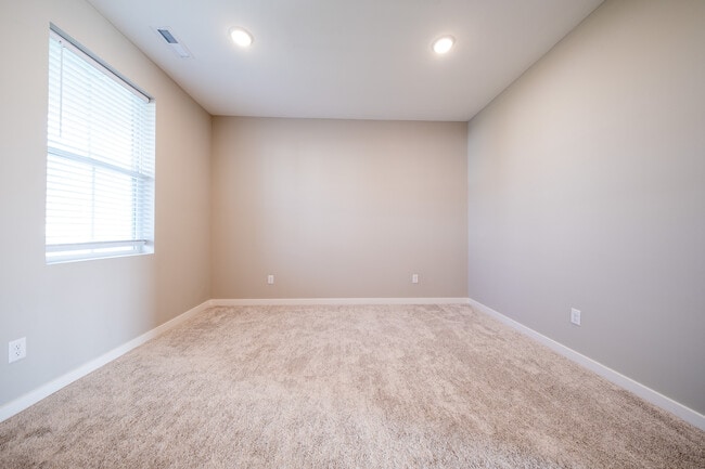 Building Photo - 15083 Athgoe Dr