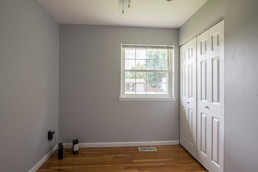 Building Photo - 1449 Coachway Ln